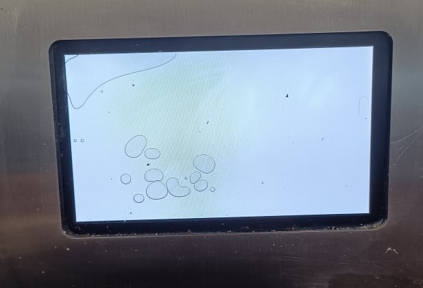 naprawa uszkodzonego wyświetlacza panelu dotykowego